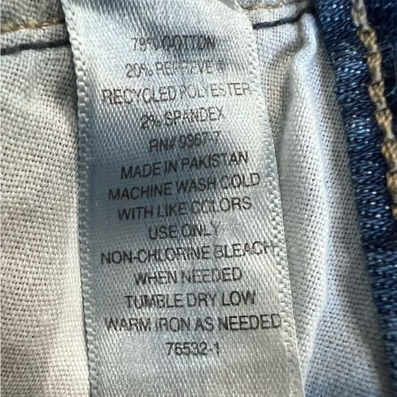 St. John’s Bay Capri jeans size 2 - Picture 13 of 13